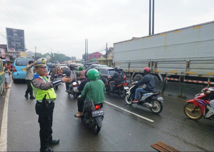 Kegiatan Protap Gatur Lalin Anggota Polsek Cikupa Polresta Tangerang .