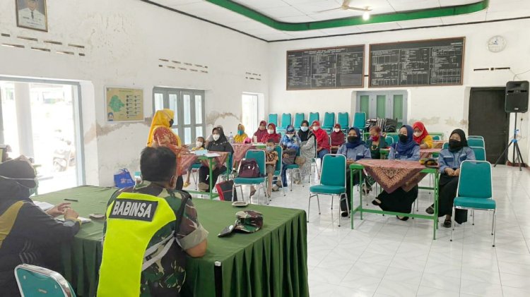 Babinsa Bersama Ibu PKK Sukseskan Program Bina Keluarga Usia Remaja