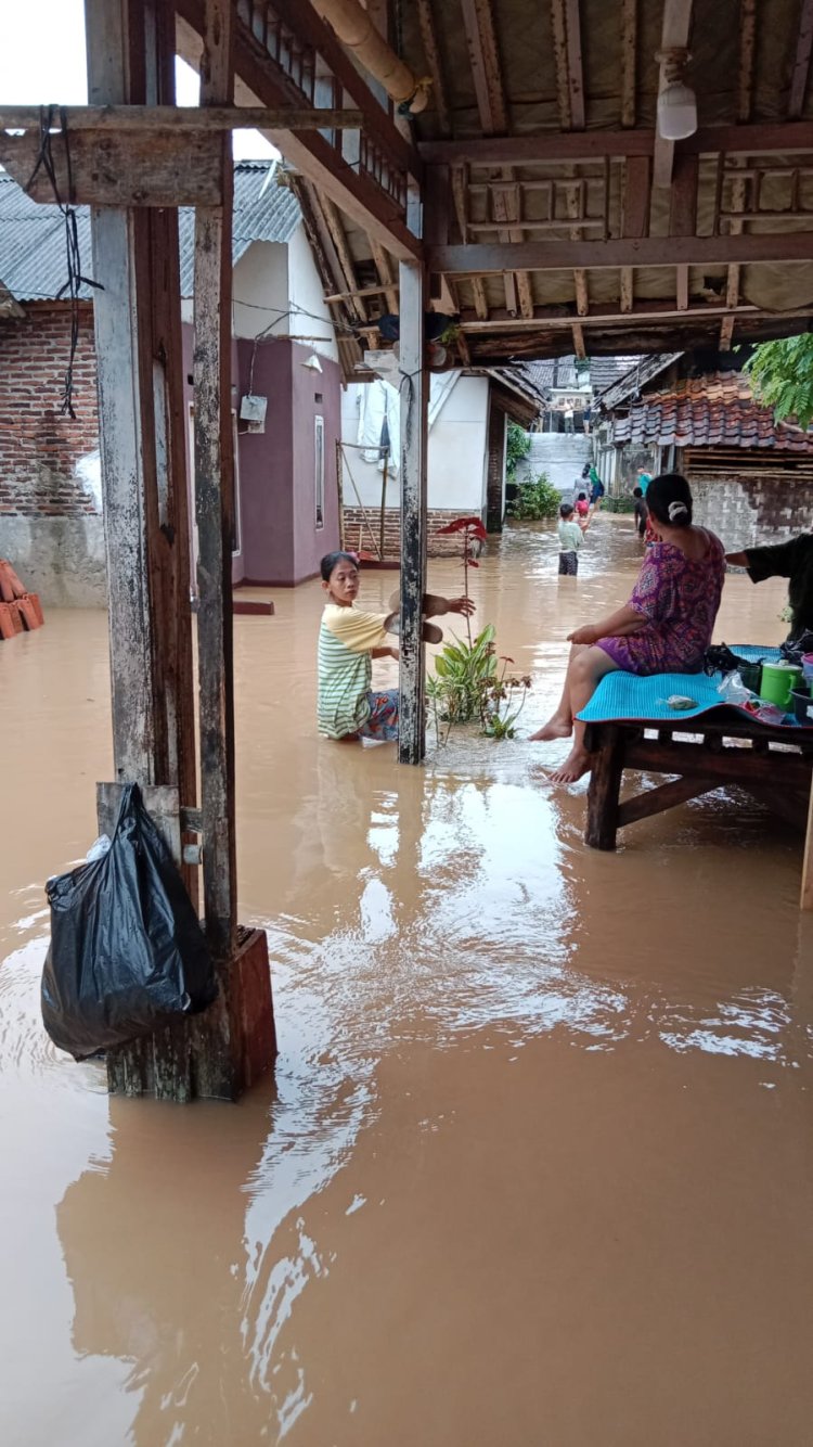 Banjir Merendam Beberapa Rumah Warga Di Kampung Jalupang 1 Desa Keusik Kecamatan Banjarsari