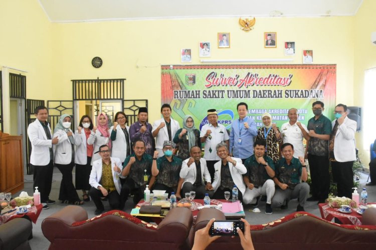 Bupati Lampung Timur M. Dawam Rahardjo Menghadiri Tim Penilain Surveior Terkait Akreditasi RSUD Sukadana di Aula RSUD Sukadana Kabupaten Lampung Timur