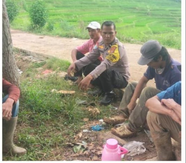 Bhabinkamtibmas Polsek Sukamakmur Silahturami Sekaligus Dialogis Untuk Wujudkan Kemitraan Dalam Menjaga Kamtibmas