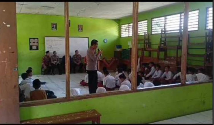 Kapolsek Ciampea Terjun Langsung Berikan Penyuluhan Dan Pengarahan Kepada Siswa/Wi Pada Kegiatan MPLS Di Wilayahnya