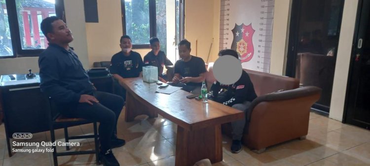 Polsek Babakan Madang Polres Bogor Dalami Aksi Koboi Seorang Pengendara Yang Acungkan Senjata Saat Terjadi Kemacetan Arus Lalu Lintas