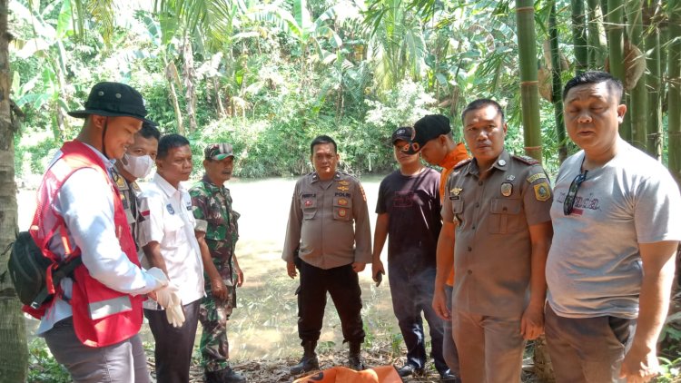 Pihak Kepolisian Polsek Jasinga Polres Bogor Menggelar Olah TKP Penemuan Mayat Tanpa Identitas di Sungai Cipangaur