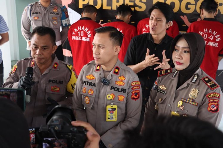 POLSEK JONGGOL TANGKAP PELAKU CURANMOR YG MENGAKU SEBAGAI ANGGOTA KEPOLISIAN POLDA JABAR