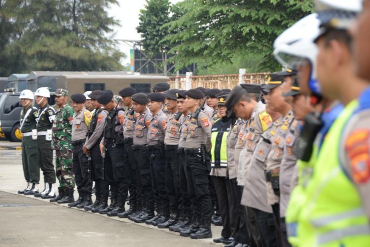 PENGAMANAN PIHAK KEPOLISIAN POLRES BOGOR BAIK BERSERAGAM DINAS DAN PREMAN DALAM KONSER MUSIK DI PAKANSARI ANTISIPASI ADANYA PERCALOAN TIKET MASUK