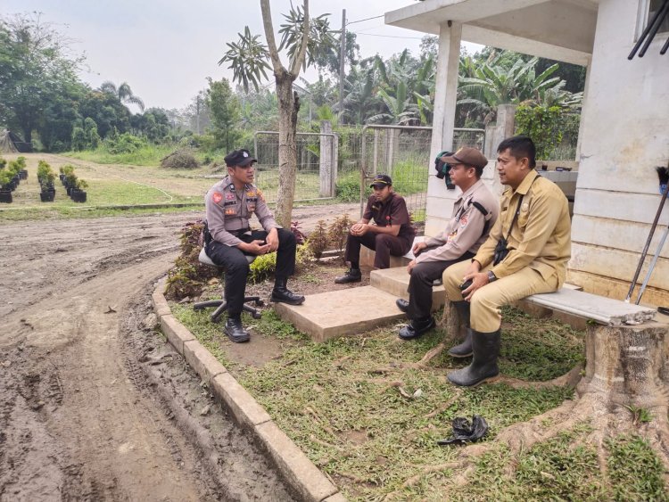 Personil Polres Bogor Cegah Kejahatan di Pemukiman Warga Dengan Melaksanakan Pemolisian Rw Di Wilayah Kab. Bogor