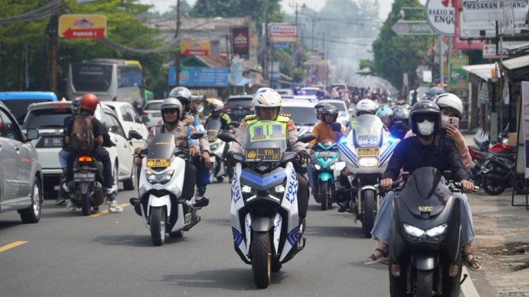 Berlakukan One Way , Kapolres Bogor Turun Langsung Lakukan Pendoroangan Arus Kendaraan