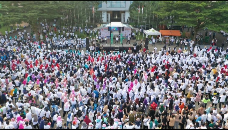 Meriah, Masyarakat Penuhi Stadion Pakansari Semarakan HJB Hingga Botram 541 Tumpeng