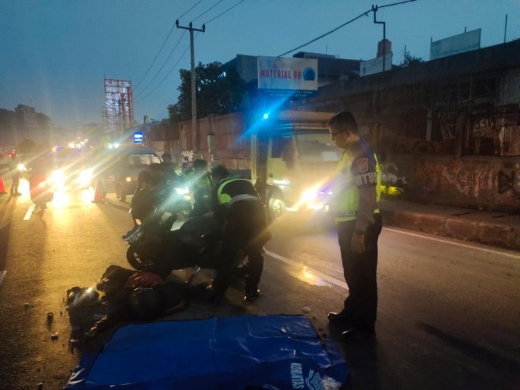 Kepolisian Gelar Olah TKP Laka Lantas di Cileungsi Bogor, Yang Akibatkan Seorang Pengendara Motor Meninggal Dunia