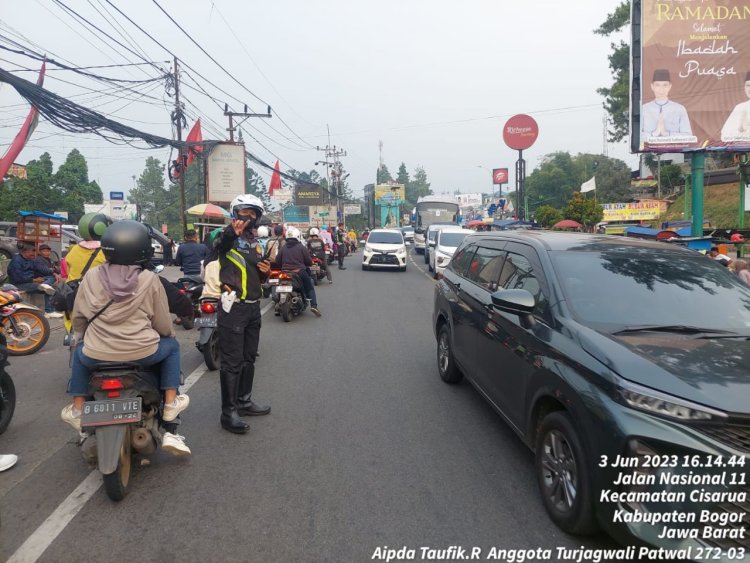 Satlantas Polres Bogor Polres Bogor Tempatkan 89 Personil di titik rawan kemacetan di Jalur Puncak