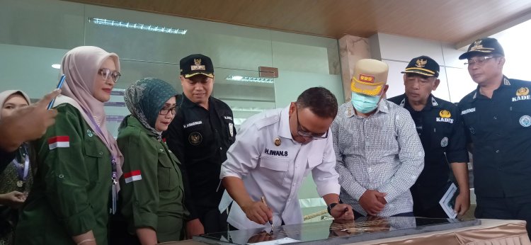 PLT Bupati Bogor meresmikan puskesmas Cijayanti dan jalan samisade desa karang tengah