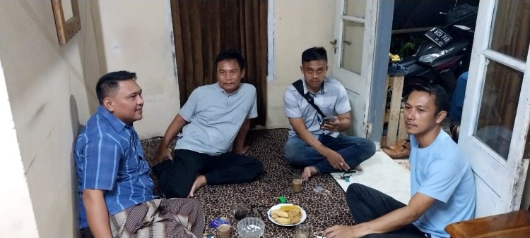 Polisi RW Polres Bogor Polsek Citeureup Menyambangi Warga Untuk Membantu Menyelesaikan Masalah Kecelakaan Lalulintas