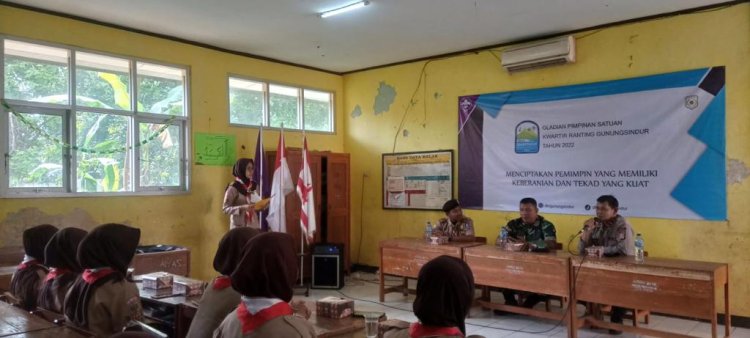 Polisi RW Polres Bogor Polsek Gunung Sindur Ipda Dewantoro Kanit Panit Samapta Polsek Gunung Sindur Adakan Polisi Mengajar