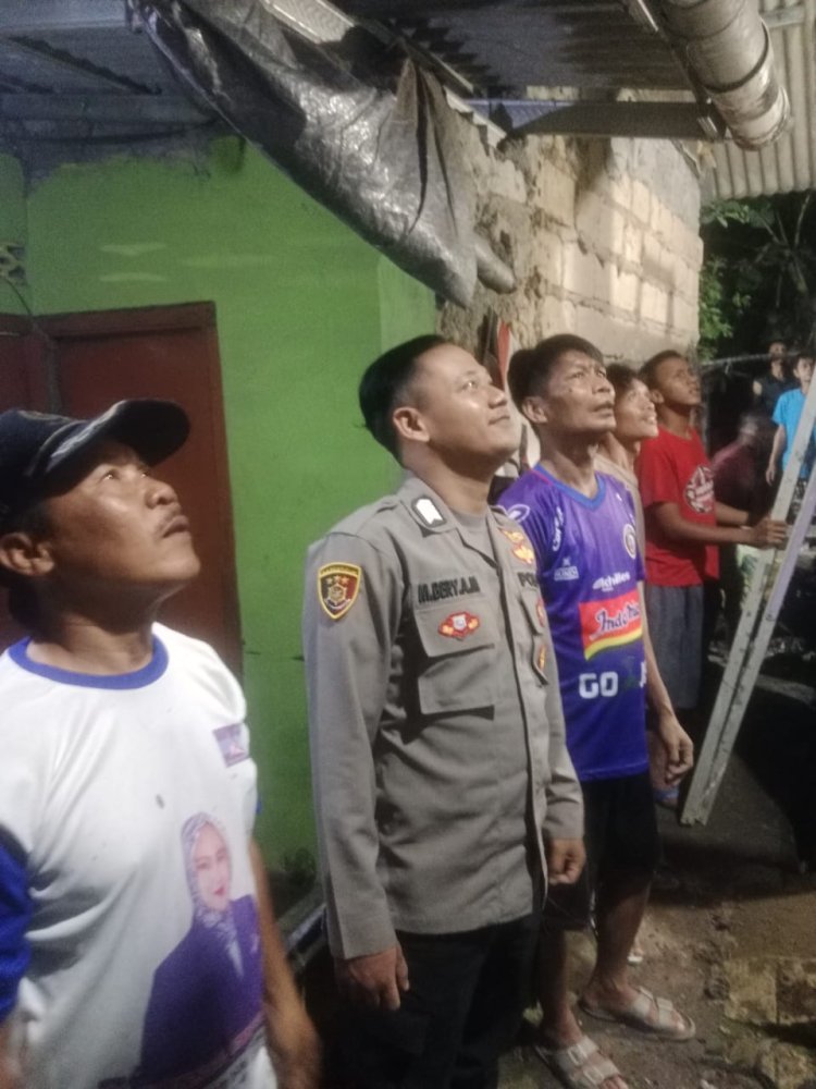 Polisi RW Desa Mekarjaya Ciomas Kabupaten Bogor Gelar Kerja Bakti Bersama Warga