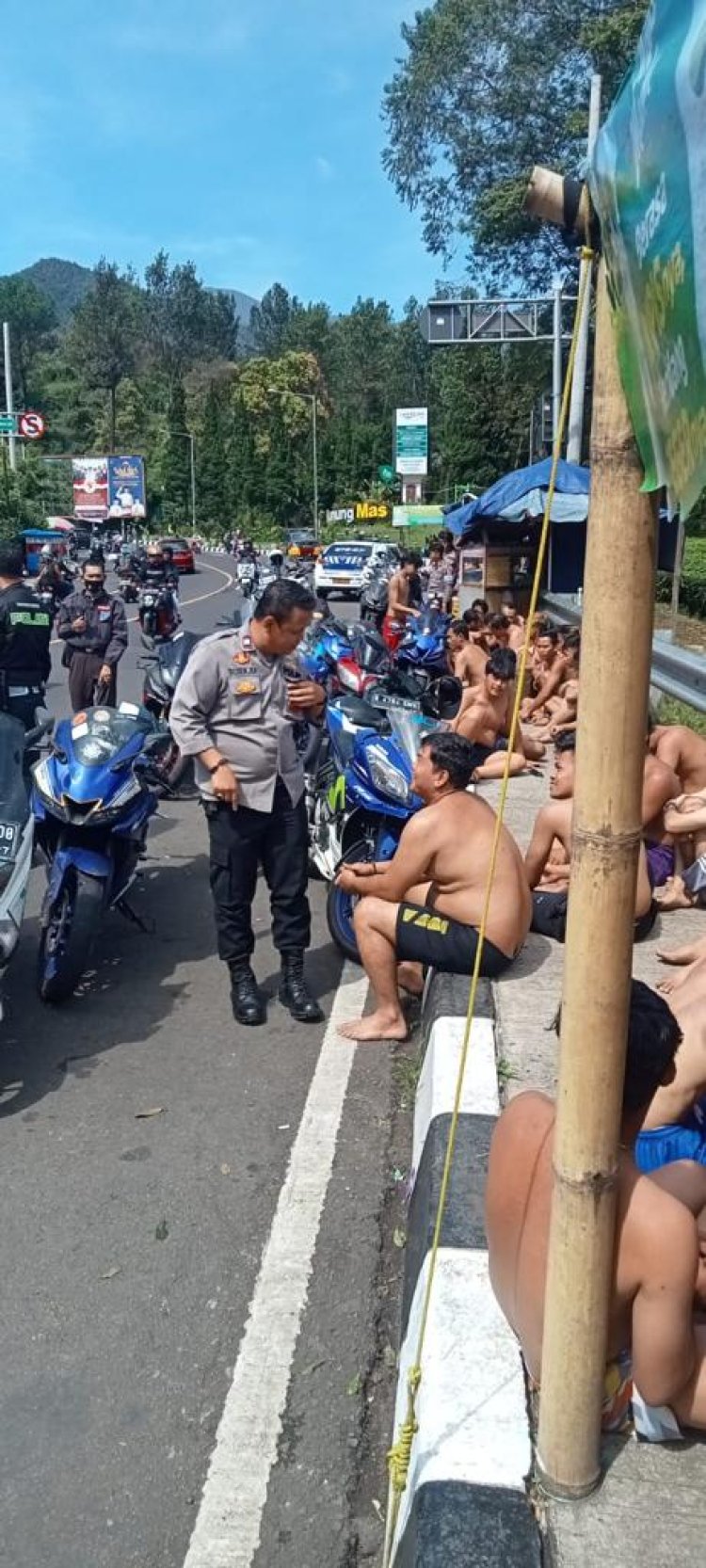 PIHAK KEPOLISIAN TINDAK LANJUT VIDEO VIRAL ROMBONGAN KOMUNITAS REMAJA BERKENDARA RODA 2 ORIENTASI DI JALUR WISATA PUNCAK KABUPATEN BOGOR