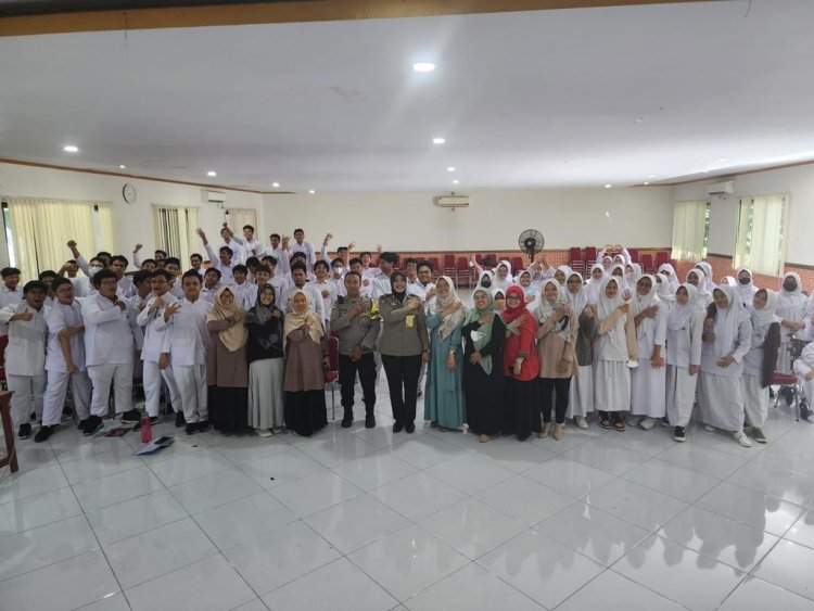 PROGRAM POLISI RW MENCAKUP POLISI MENGAJAR POLRES BOGOR DI KENALKAN KEPADA LAPISAN MASYARAKAT DAN PELAJAR SEKOLAH BAIK TINGKAT SDN SMP DAN SMA DI WILAYAH KABUPATEN BOGOR