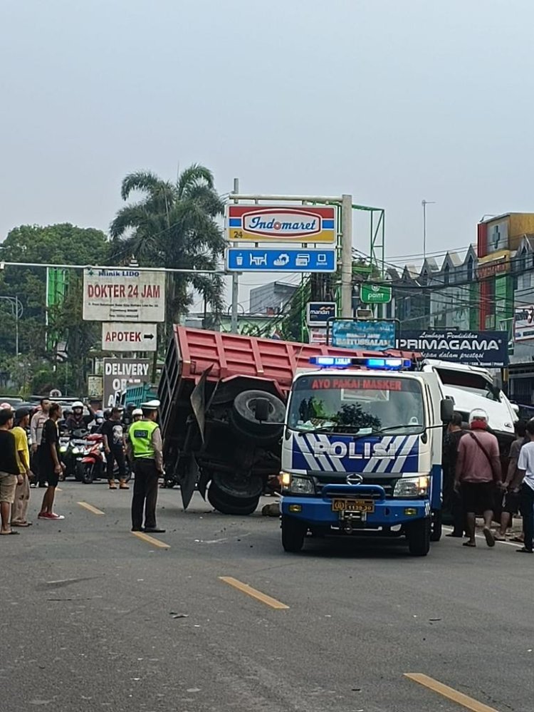 Polsek Cijeruk Polres Bogor Lakukan Penanganan Laka Lantas Yang Libatkan Dua Kendraan