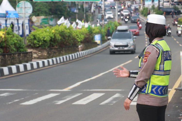 Pihak Kepolisian Polres Bogor Berlakukan Sistem Ganjil Genap Saat Weekend