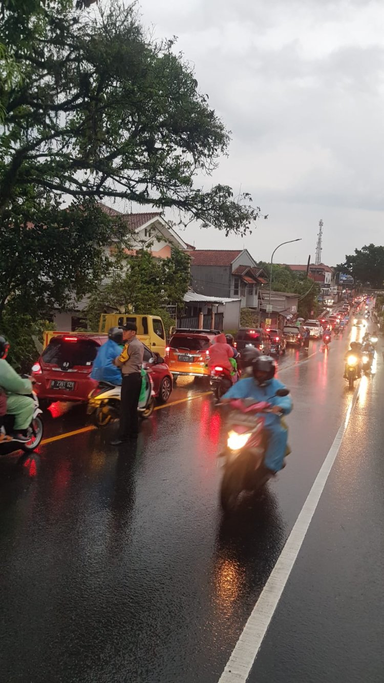 Kawasan Dramaga Bogor Alami Peningkatan Arus Kendaraan, Pihak Kepolisan Lakukan Penguraian Arus Kendaraan