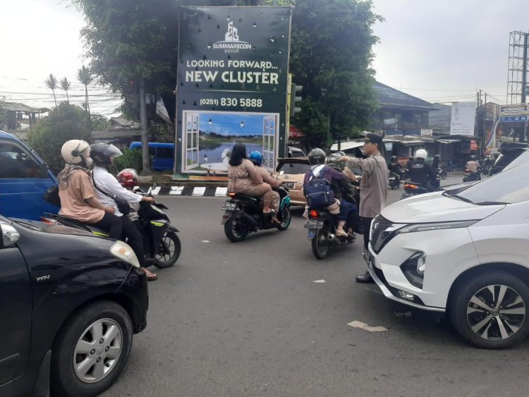 Peningkatan Arus Kendaraan Mulai Terjadi di Wilayah Ciawi Bogor, Pihak Kepolisan Lalukan Pengaturan Arus Lalin