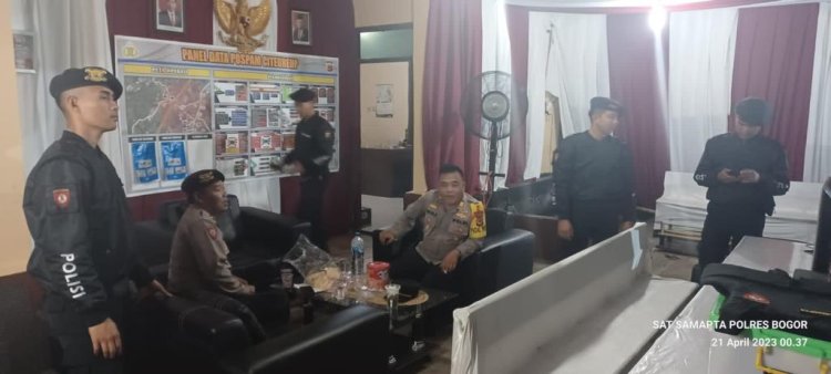 Dalam Rangka Ops Ketupat Lodaya 2023, Sat Samapta Polres Bogor melaksanakan Patroli Malam