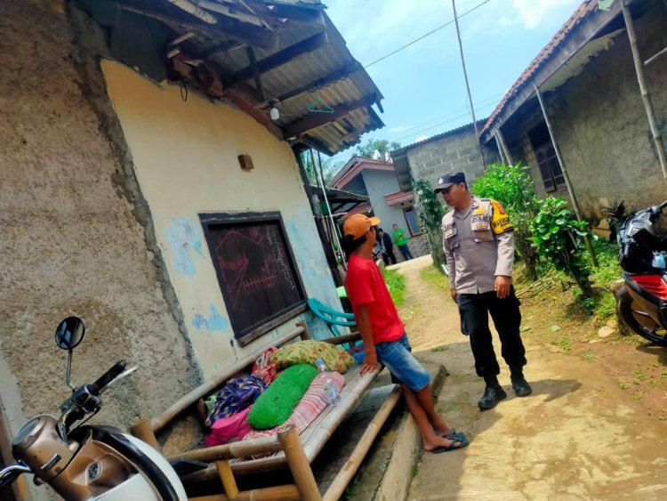 Bhabinkamtibmas Polsek Sukaraja Polres Bogor Sambang ke warga Cilebut Timur dan sampaikan pesan Kamtibmas