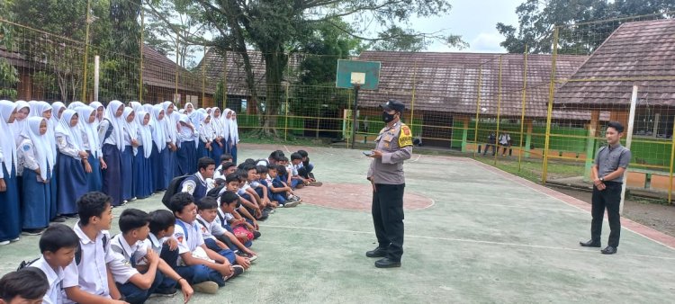 Polres Bogor Sosialisasikan Bahaya Kenakalan Remaja, Tawuran, Narkoba, dan Keselamatan Berlalu Lintas Kepada Siswa/Siswi SMP Negeri 2 Sukamakmur