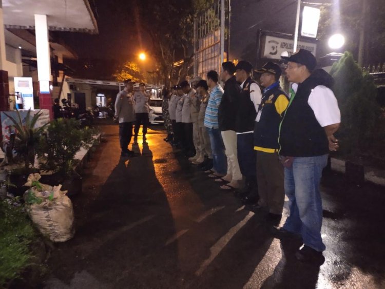 GIAT KRYD POLSEK CIBINONG PEMBUBARAN KERUMUNAN YANG AKAN MELAKUKAN SAHUR ON THE ROAD DAN AKSI TAWURAN DI WILAYAH CIBINONG