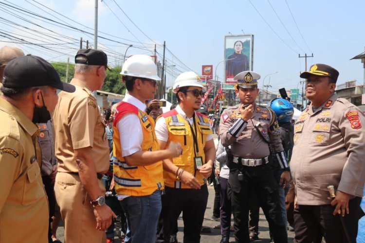 Kapolres Bogor Tinjau Perbaikan Jembatan Cikareteg Yang Hubungkan Bogor - Sukabumi