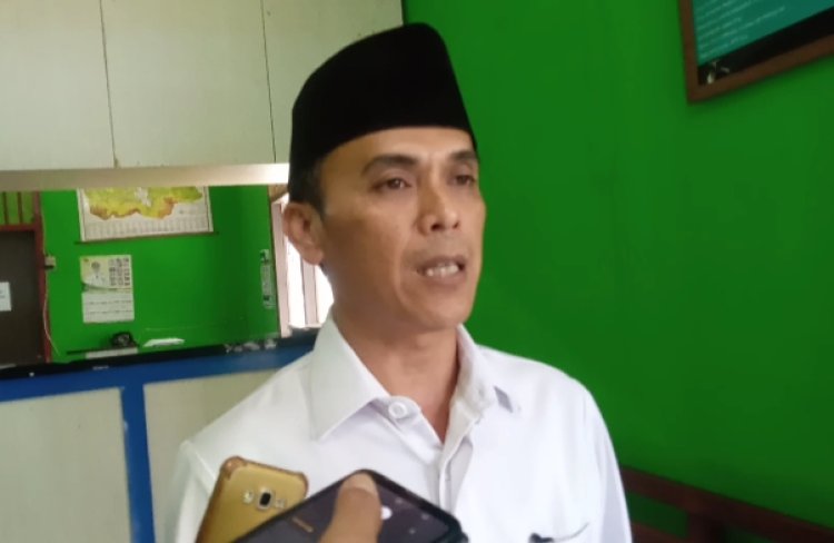 Hendra Bakal Calon Kades pasirlaja Serahkan Berkas Pendaftaran, Panitia Pilkades Optimis Berjalan Lancar