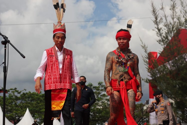 Panglima Jilah Pastikan Pasukan Merah Suku Dayak Kawal Jokowi Satu Komando