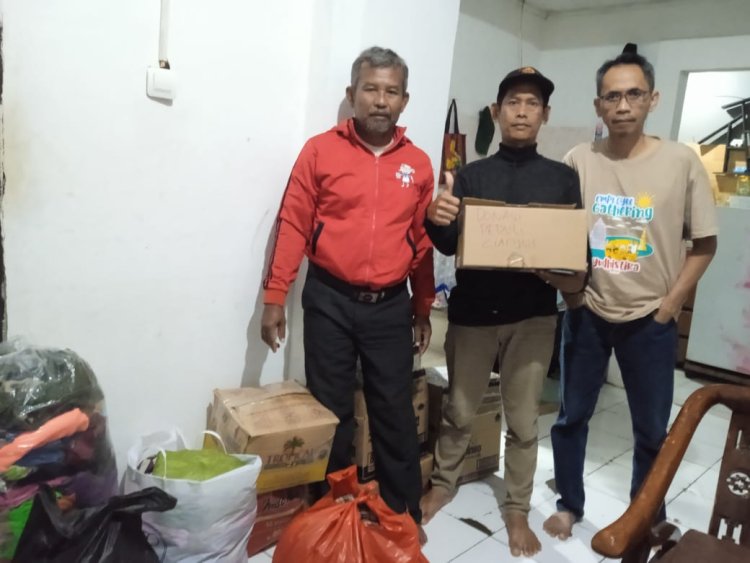 Warga Perumahan Gunung Geulis Asri Desa Gunung Geulis Kecamatan Sukaraja Peduli Gempa Bumi di Cianjur.