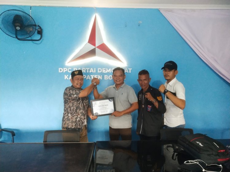 Piagam Penghargaan Untuk Ketua DPC Partai Demoktat Kabupaten Bogor Diserahkan Lansung Oleh Ketum Beserta Jajaran AIPBR.