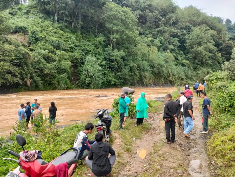 Polsek Babakan Madang Lakukan Pencarian Warga Yang Hanyut di Aliran Sungai Cigede