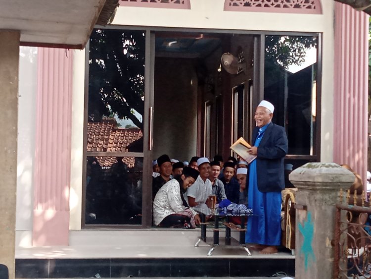 H.Nahdi selaku ketua panitia maulid nabi Muhammad Saw mengucapkan berterima kasih ke warga RT 03/02