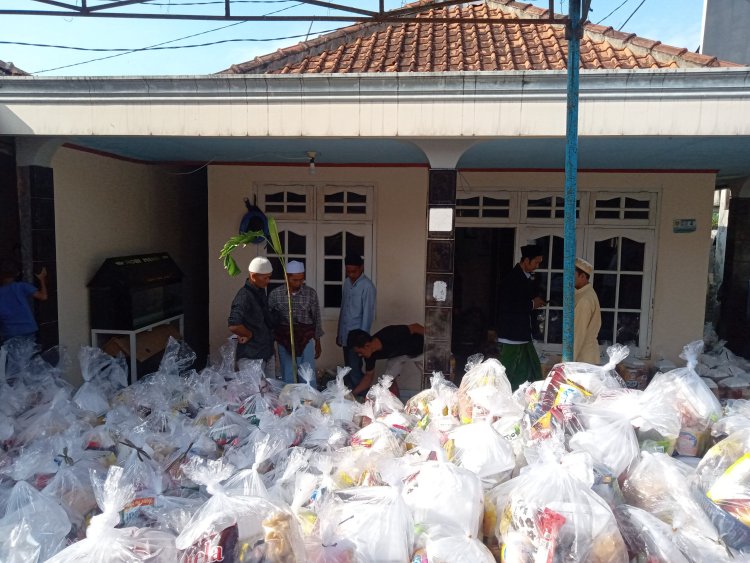 H.Nahdi selaku ketua panitia maulid nabi Muhammad Saw mengucapkan berterima kasih ke warga RT 03/02