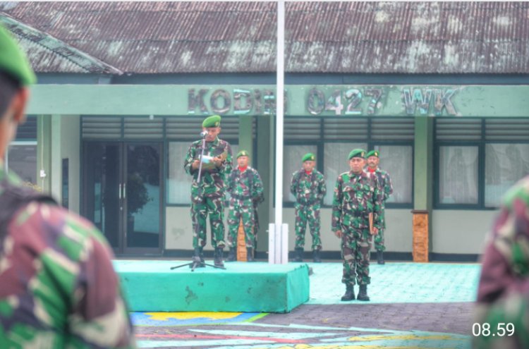 Danramil Blambangan, Pimpin Upacara Bendera Bulanan.