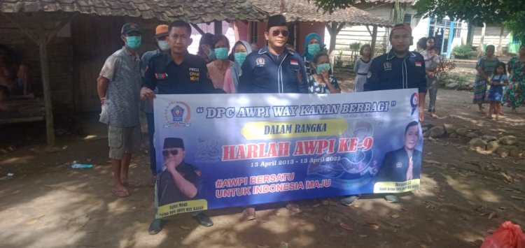 Pengurus Cabang AWPI Kabupaten Way Kanan, memberikan bantuan sembako,dan masker dalam rangka HUT AWPI ke-9.
