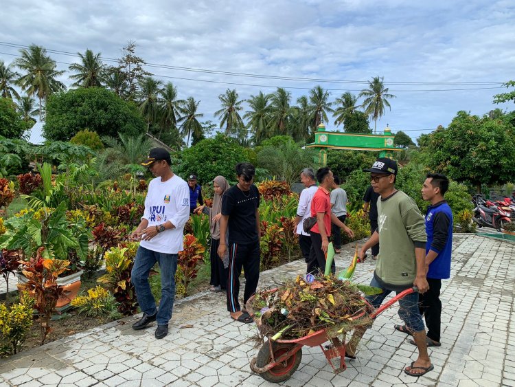 Rizkon Alhuda Peratin Pekon biha pimpin Pelaksanaan Gotong Royong