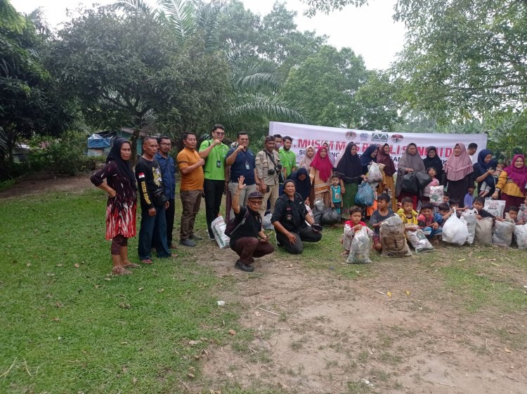 Hari Lingkungan Hidup Sedunia, AMPHIBI Kolaborasi bersama PT.Musim Mas Tukar 1 Kg Sampah Sungai dengan 1 Liter Minyak Goreng