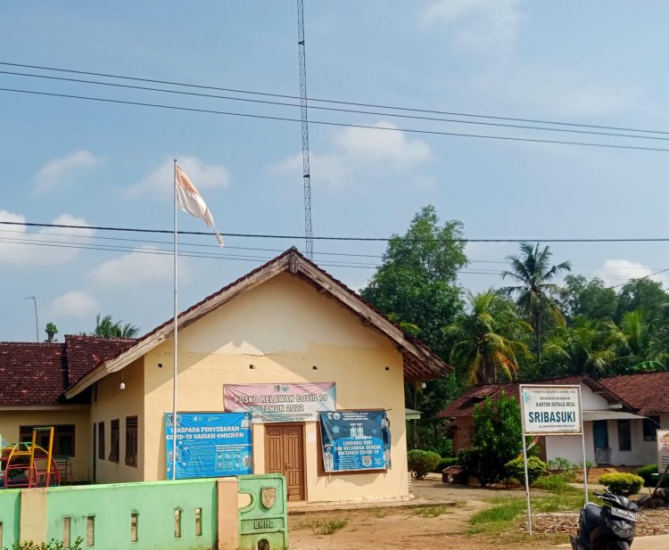 Miris!! Bendera Kusam Sobek Masih Berkibar di Kantor Desa Sribasuki