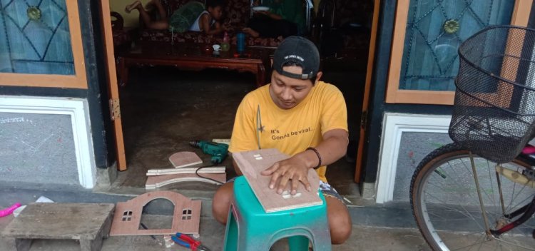 Kreatifitas Warga Kota Metro Pembuat Gufon Burung Merpati Butuh Dukungan Dari Pemkot Metro