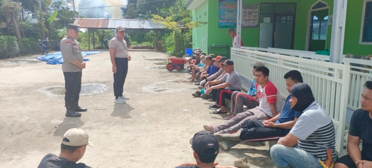 Melalui gotong royong, Polres Lampung Barat tingkatkan kedekatan dengan masyarakat