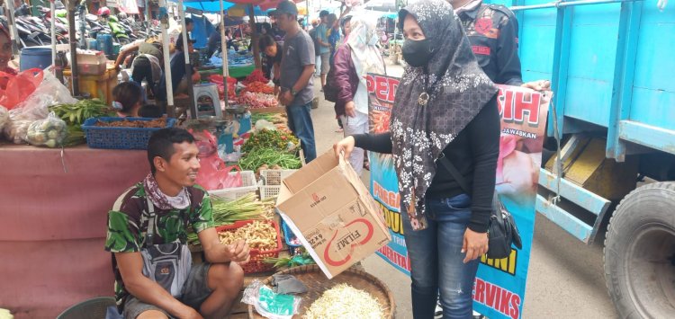 Buka Kran Galang Donasi Untuk Ibu Parini, Tim Kepasar Cendrawasih Dan Mega Mall Kota Metro