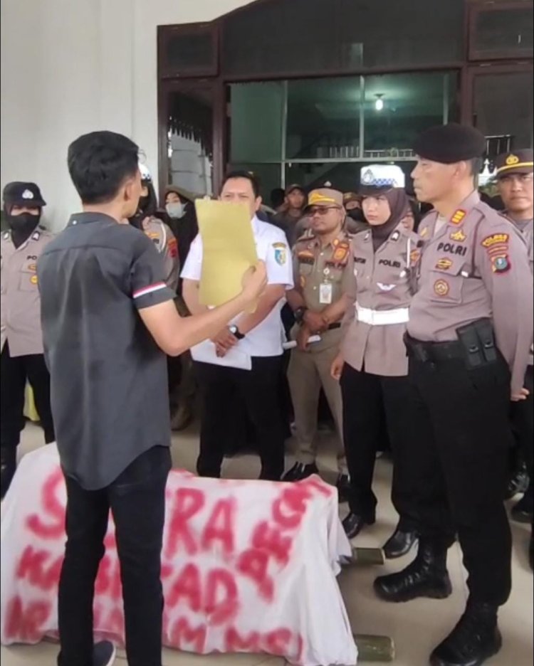 DPRD Batubara Dihadiahi Keranda Mayat, Massa Aksi Singgung Soal Ka BPKAD