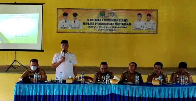 Kadis PMK Bersama Ketua DPD LPM Lampung Tengah Berikan Pembinaan Dan Bimtek 5 Kecamatan