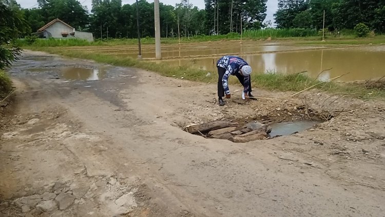 Setelah di beritakan oleh media, Jembatan ini di ukur, "masyarakat minta segera di bangun."