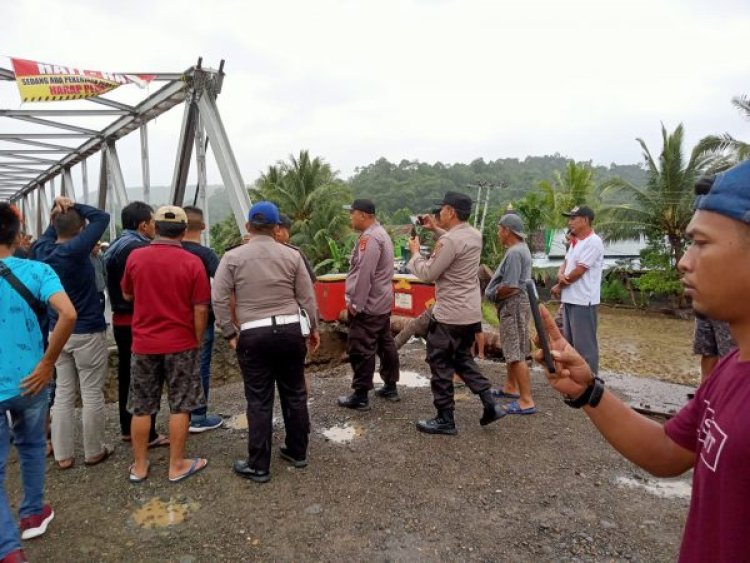 Jembatan Pekon Way Laay Kembali Amblas, Arus Lalulintas Lumpuh Total