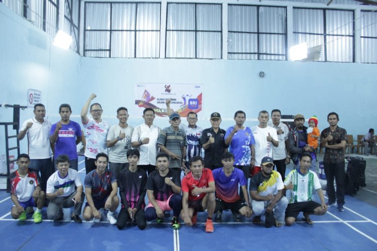 Resmi, Ketua KKSS Buka Turnamen Badminton Peringati HUT KKSS Ke-46, "11 Pilar, 16 Tim, 145 Atlet Ikut Berkompetisi Rebut Hadiah Jutaan Rupiah" 
